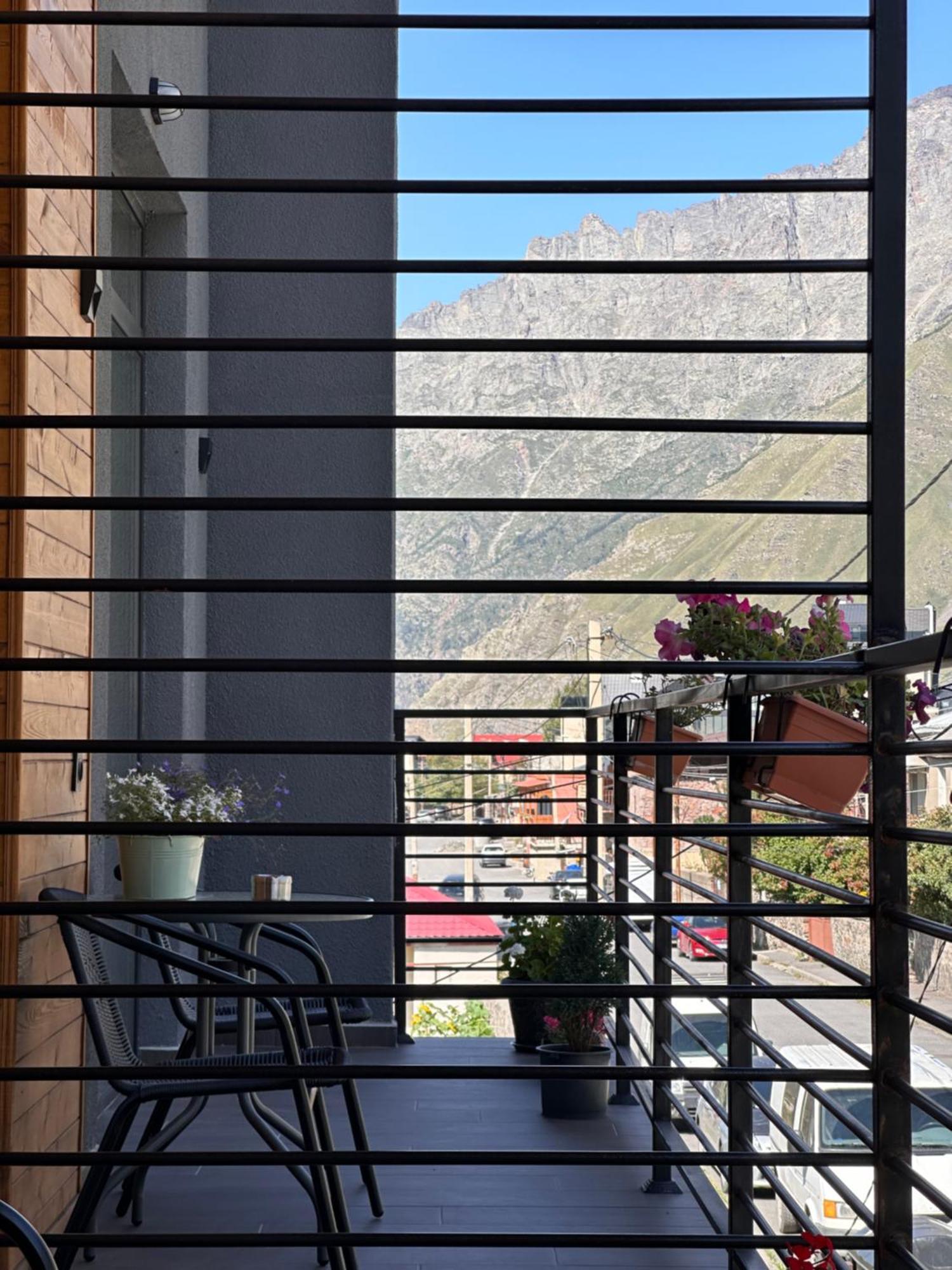 Hotel Mountime Kazbegi Exterior photo